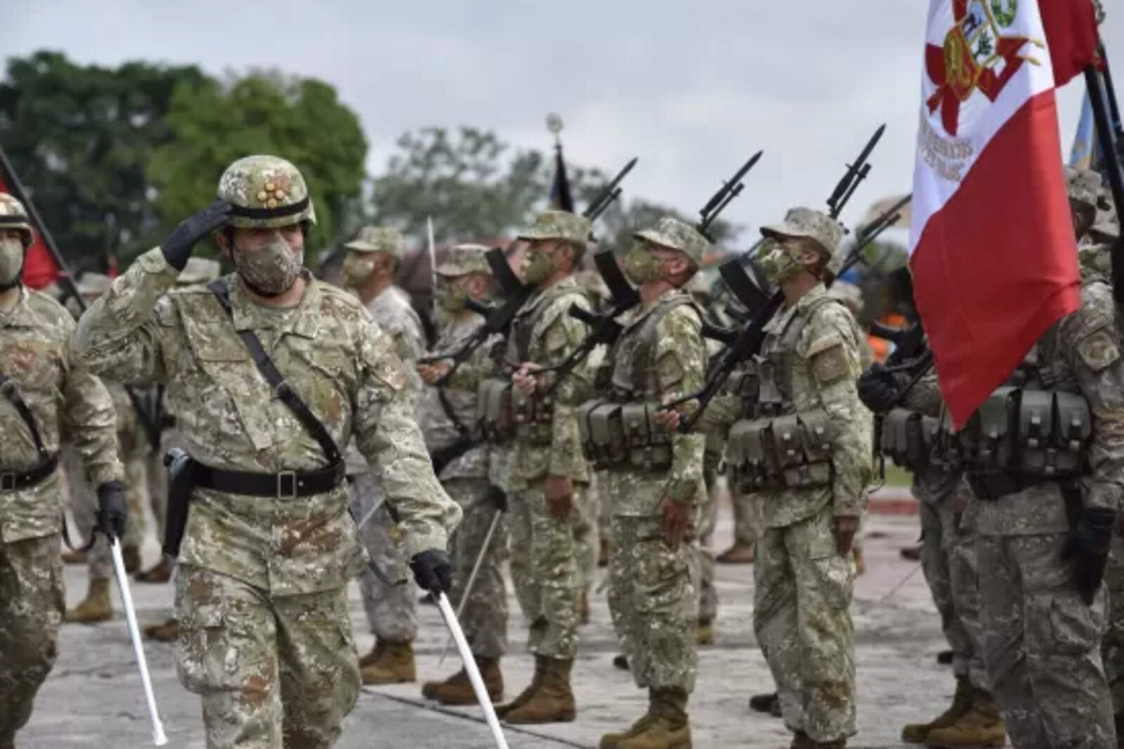 Perú multará a los jóvenes que no se registren en el servicio militar