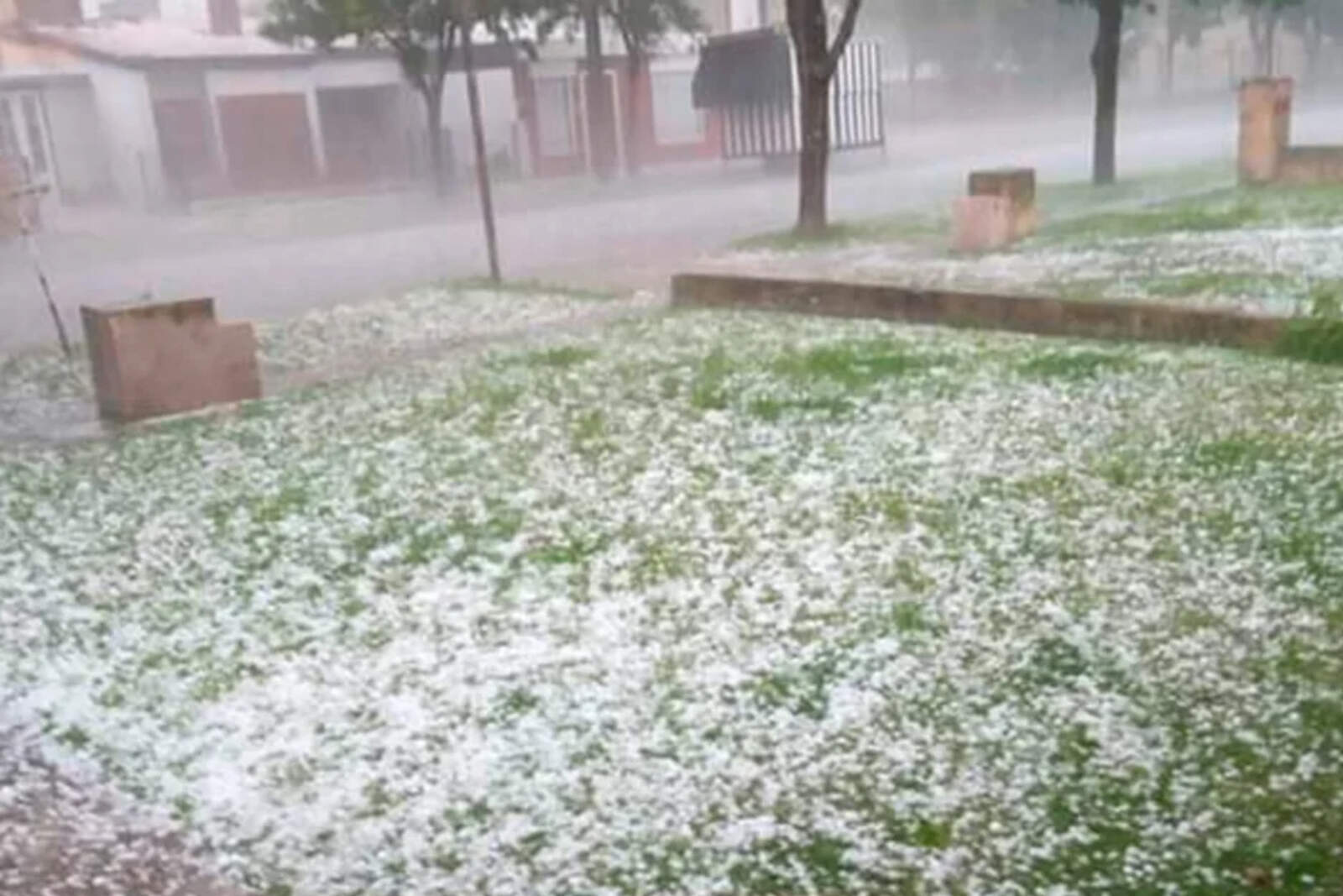 Las autoridades instaron a la población a extremar medidas de prevención por una posible tormenta fuerte.
