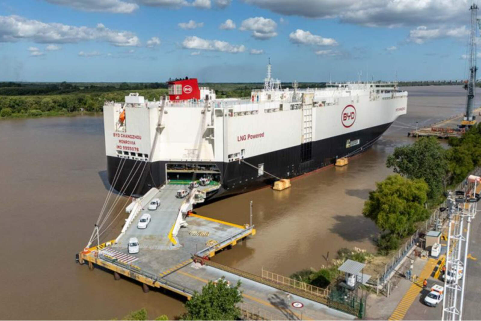 El barco de la china BYD ingresó al país en un sólo viaje casi 7.000 autos eléctricos.