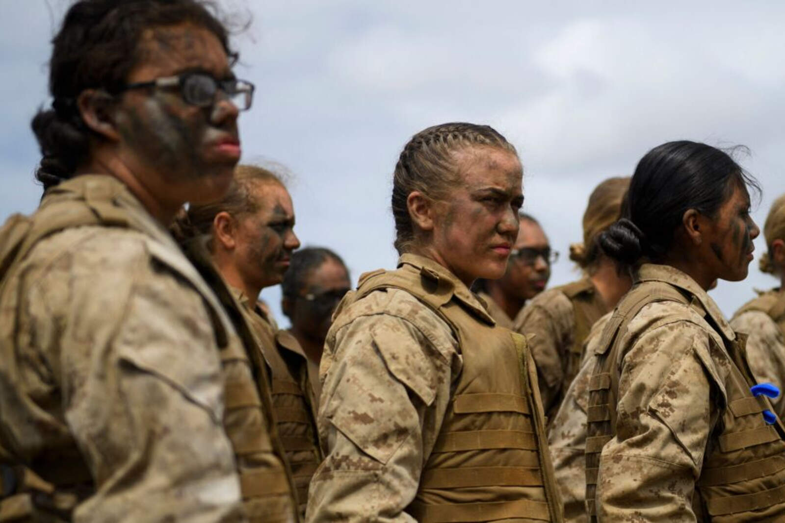 Mujeres en el ejército.