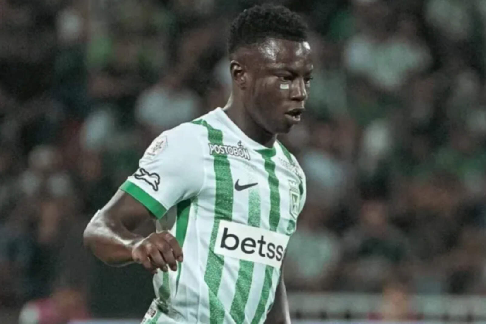 Hinestroza sigue sin llegar a Boca