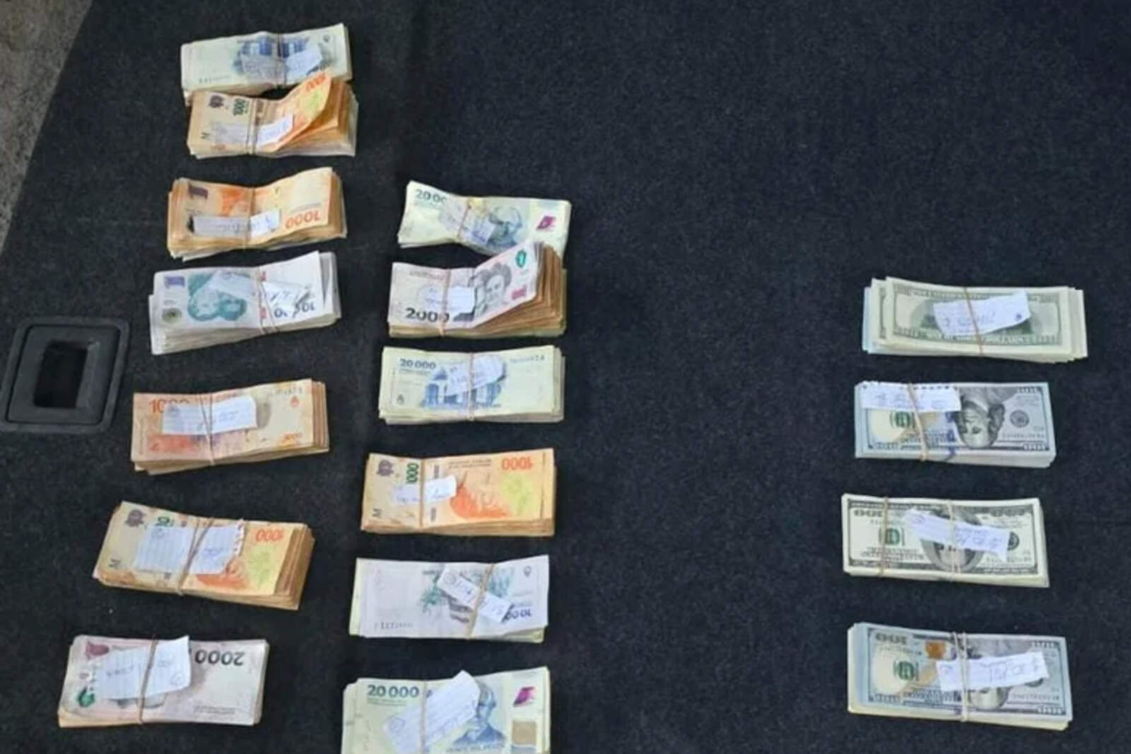 En el interior de la camioneta se encontró una importante suma de dinero.