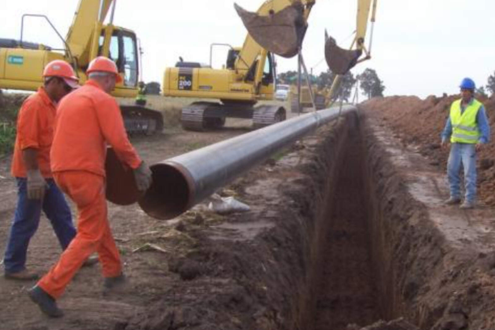 Las redes de distribución domiciliaria se vincularon directamente a los gasoductos troncales existentes