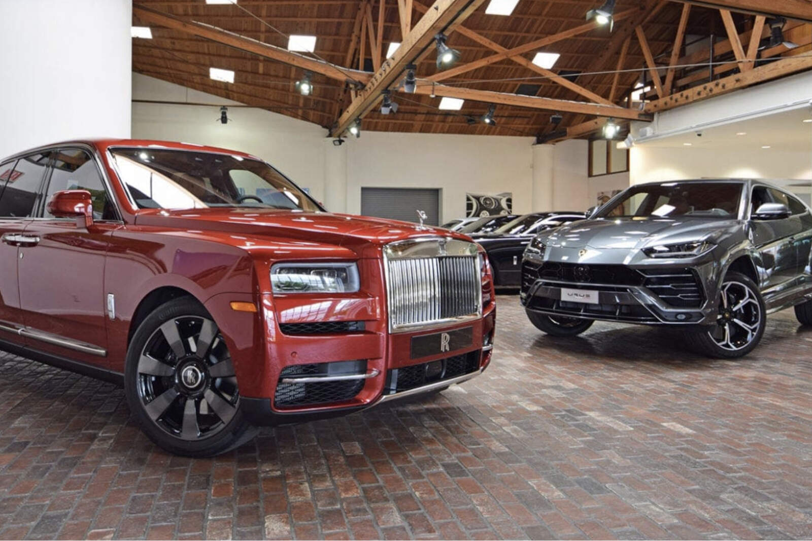 Autos de alta gama como los que posee Nicolás Maduro