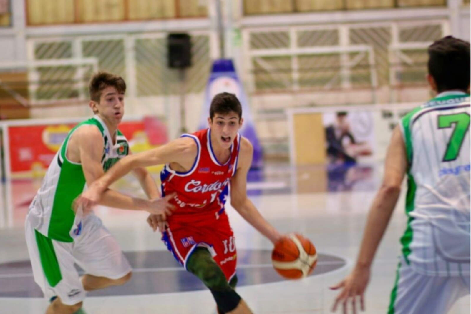 La normativa incluye flexibilidad horaria, justificación de inasistencias y el uso de plataformas virtuales de estudio