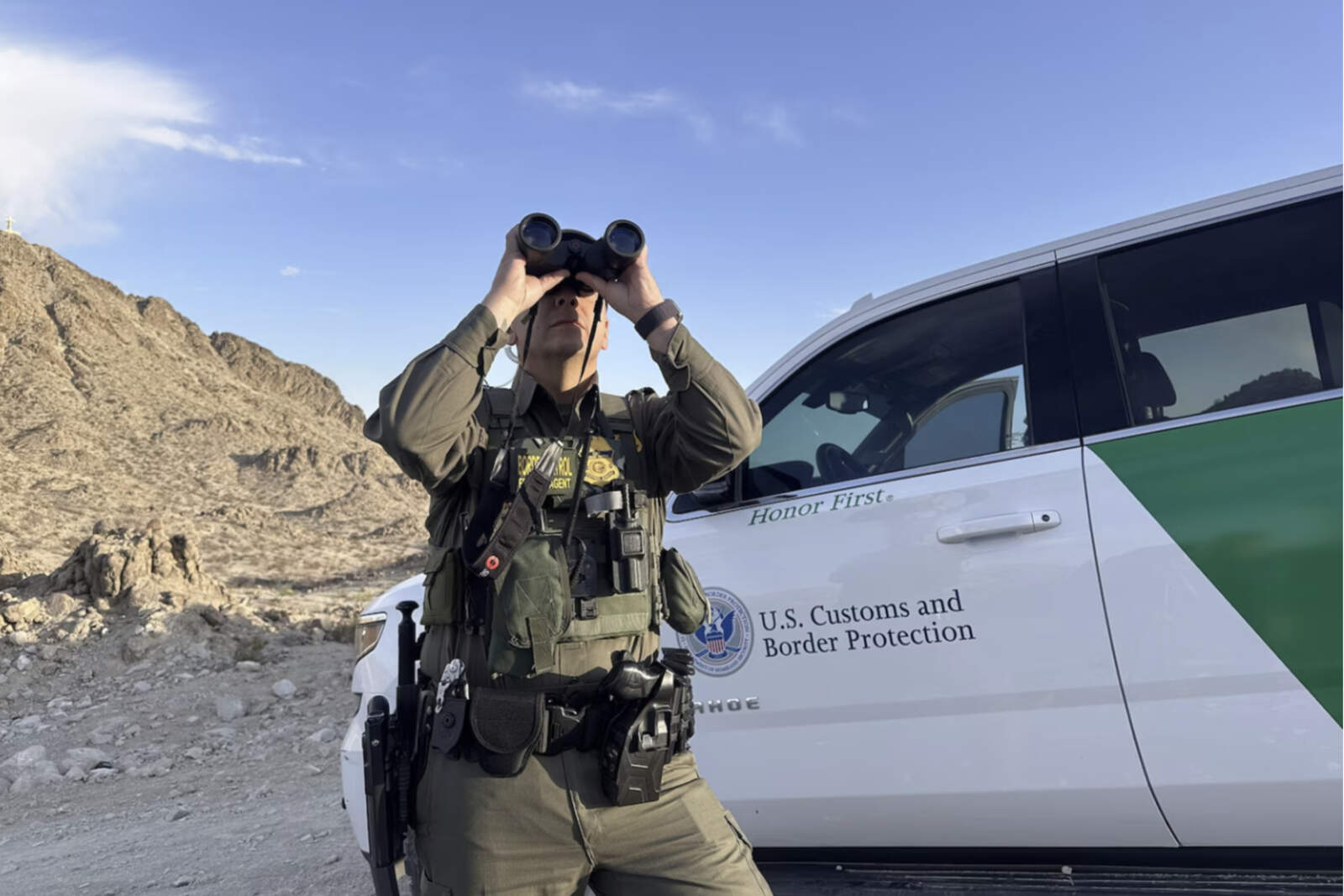 Las patrullas fronterizas de Estados Unidos vigilan la frontera con México para prevenir cruces ilegales