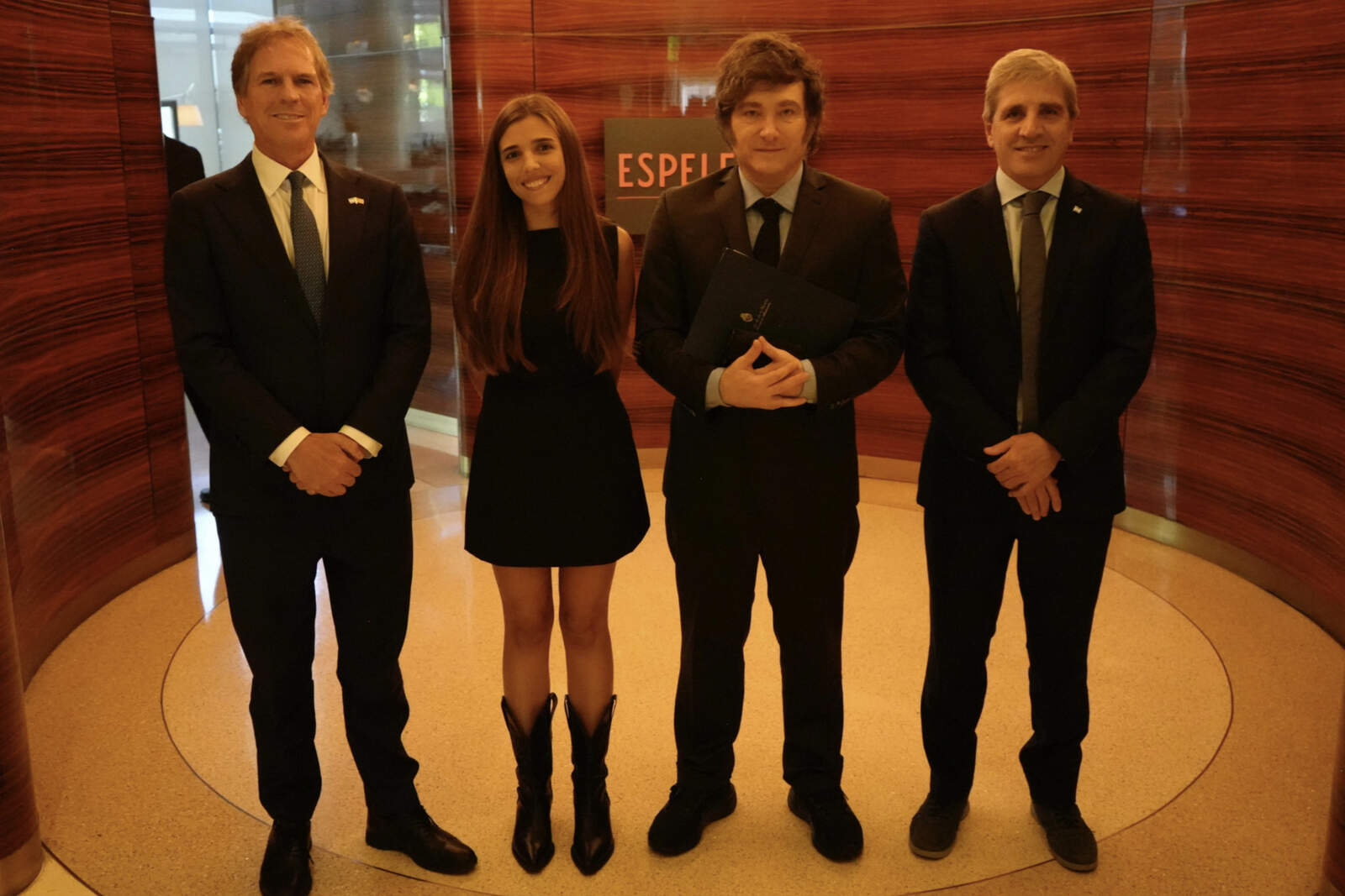 El Presidente Milei mantuvo un almuerzo en Los Ángeles con la astronauta Noel de Castro.