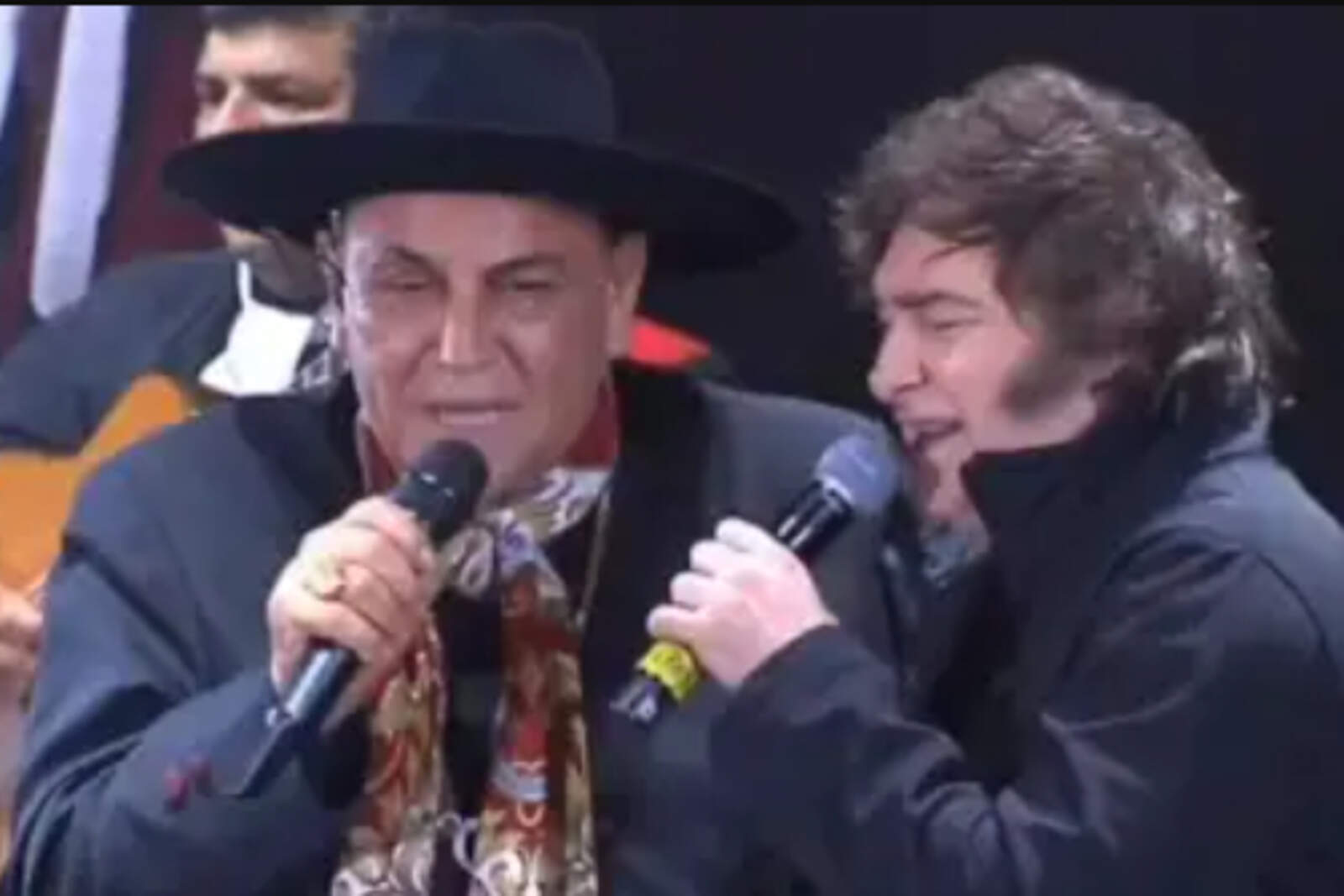 El presidente Milei dijo presente en el festival y cantó junto al 