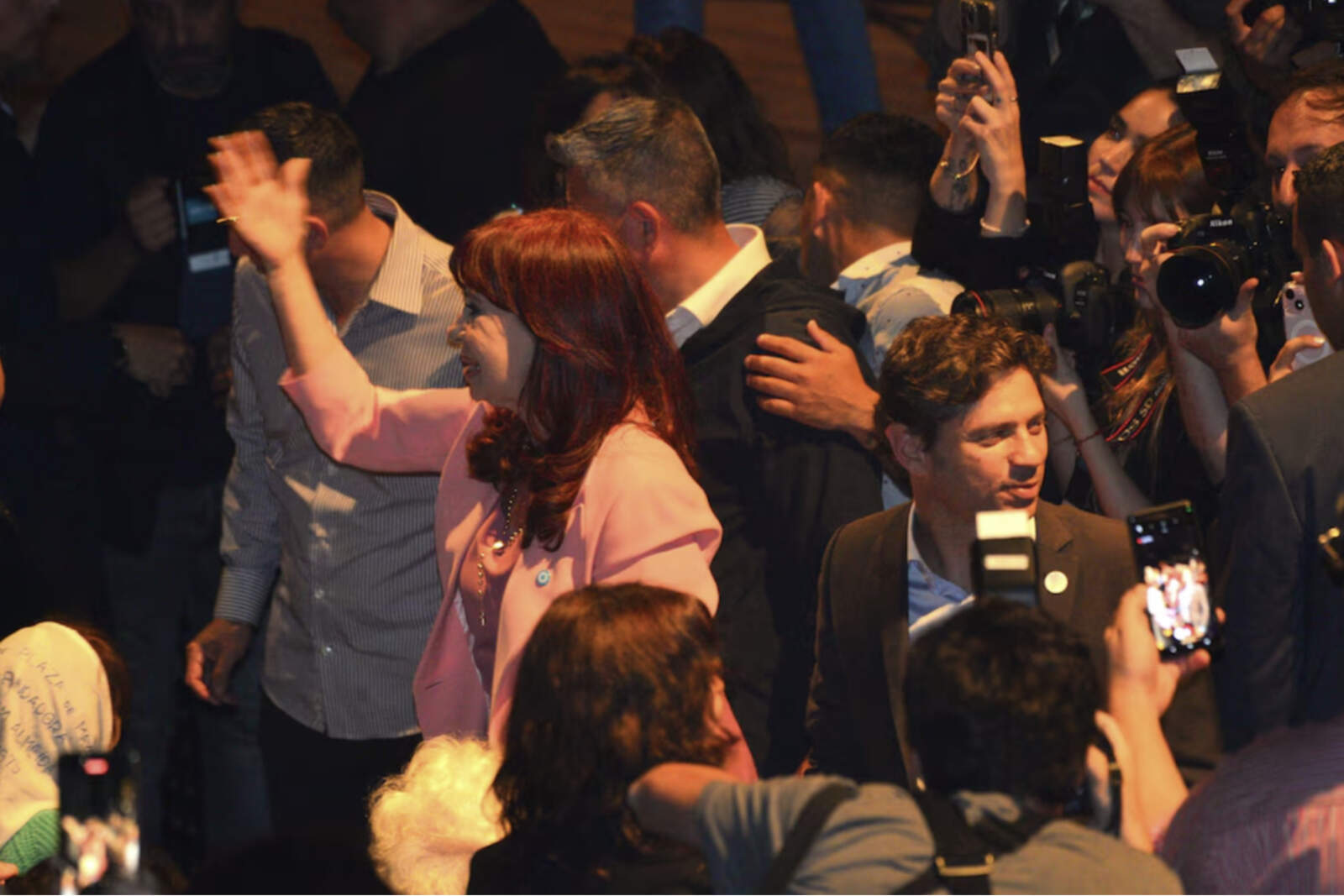 Cristina con Axel en campaña