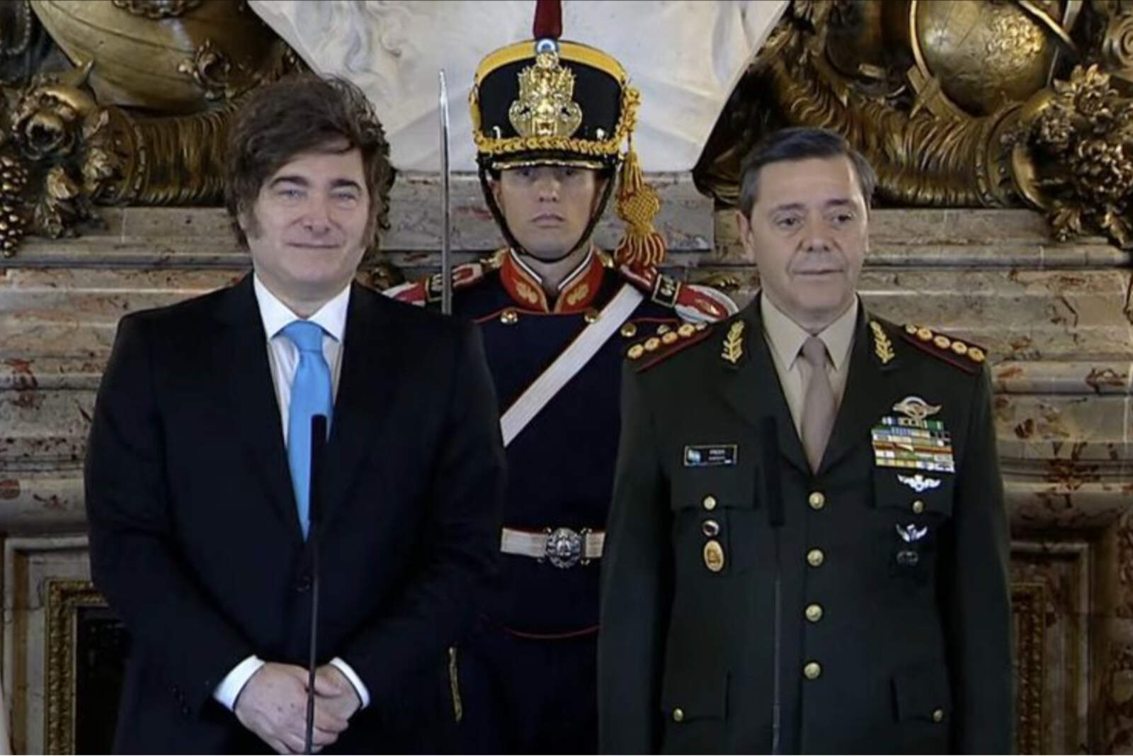 El Presidente Milei con el Ministro de Defensa, Carlos Presti.