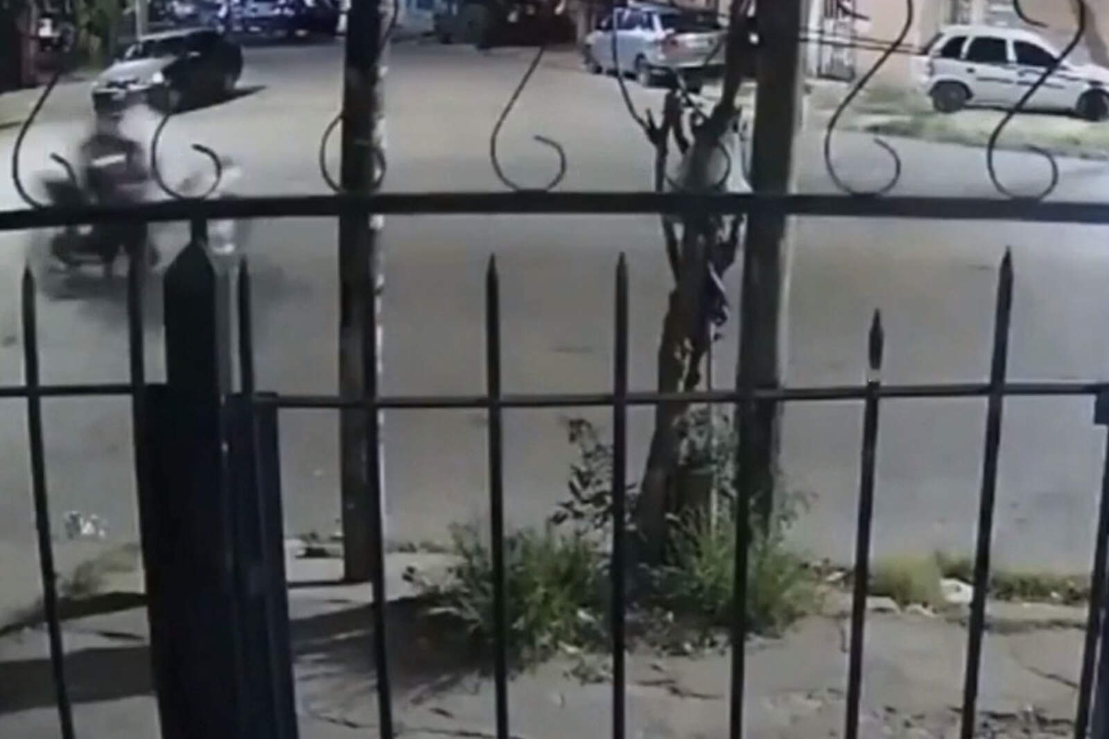 Un violento choque frontal entre dos motos ocurrido en la noche del martes sacudió a Monte Chingolo