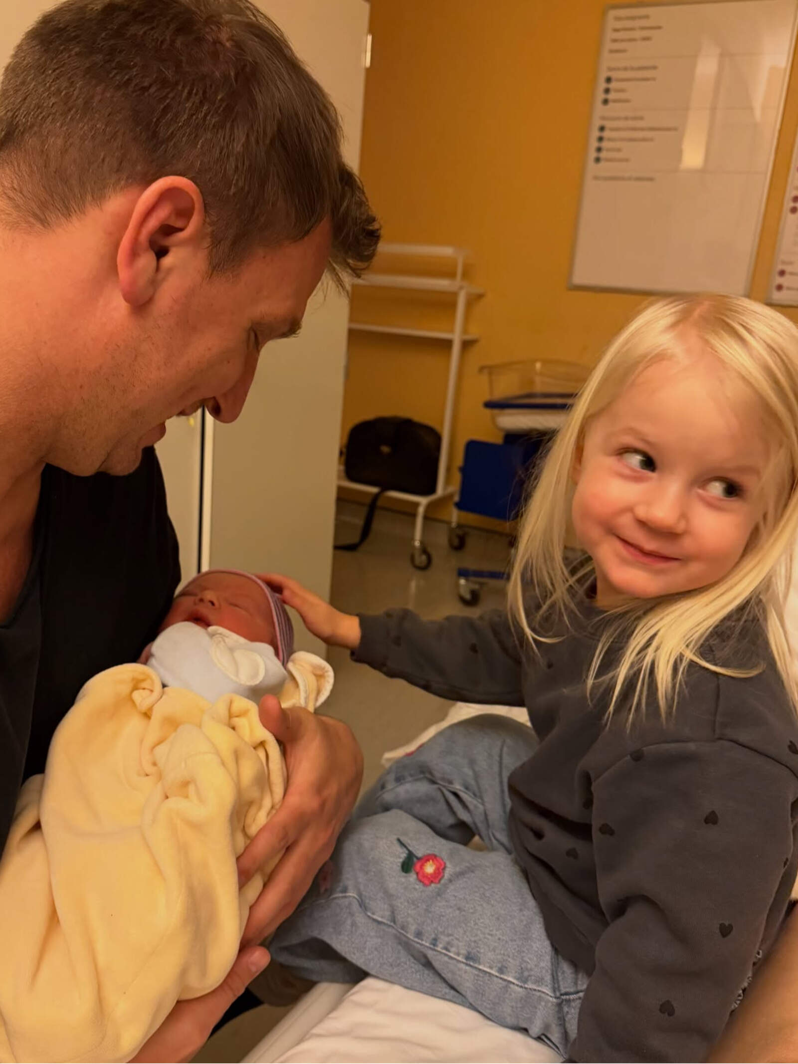 Elle, la hija de Maxi López y Daniela Christinsson conoció a su hermanito menor, Lando