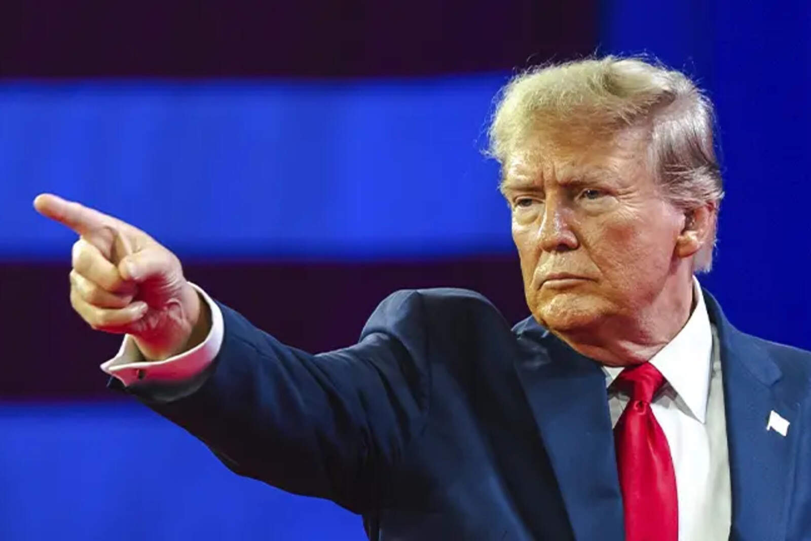 El mandatario republicano aseguró que Canadá se enfrenta a medidas arancelarias del 50% y la des certificación de sus aeronaves en suelo estadounidense si no se regulariza la situación