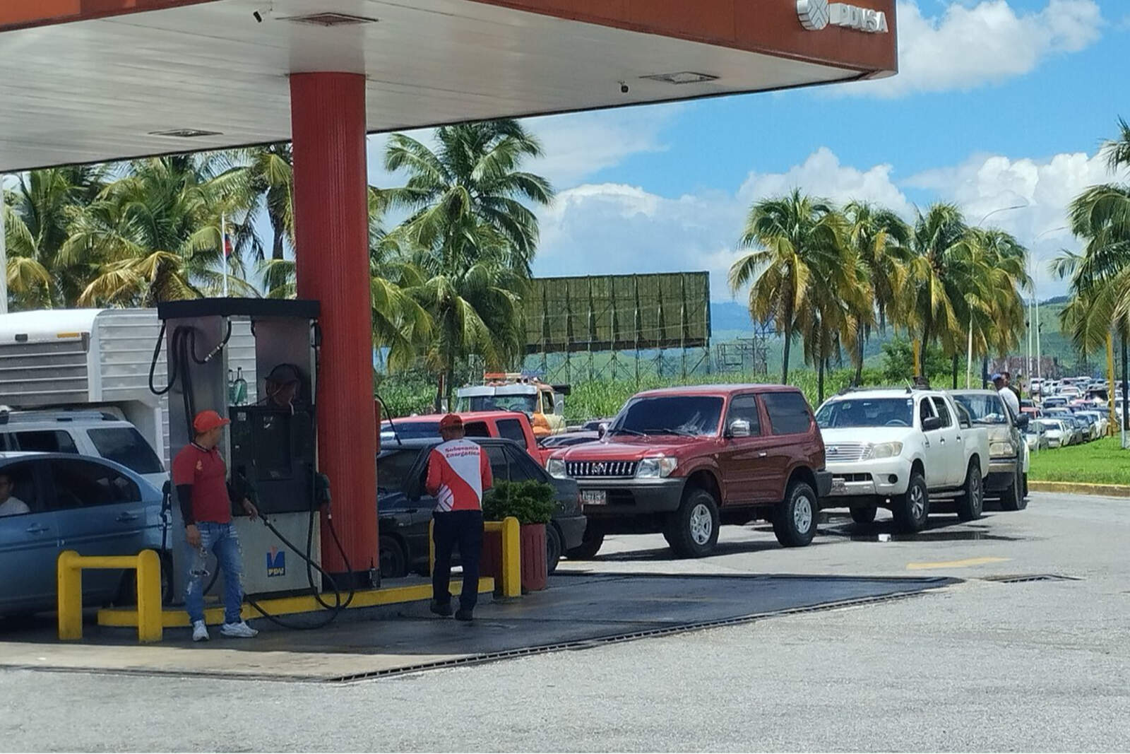 Grandes filas para cargar nafta se registraron en varias localidades de Aragua 