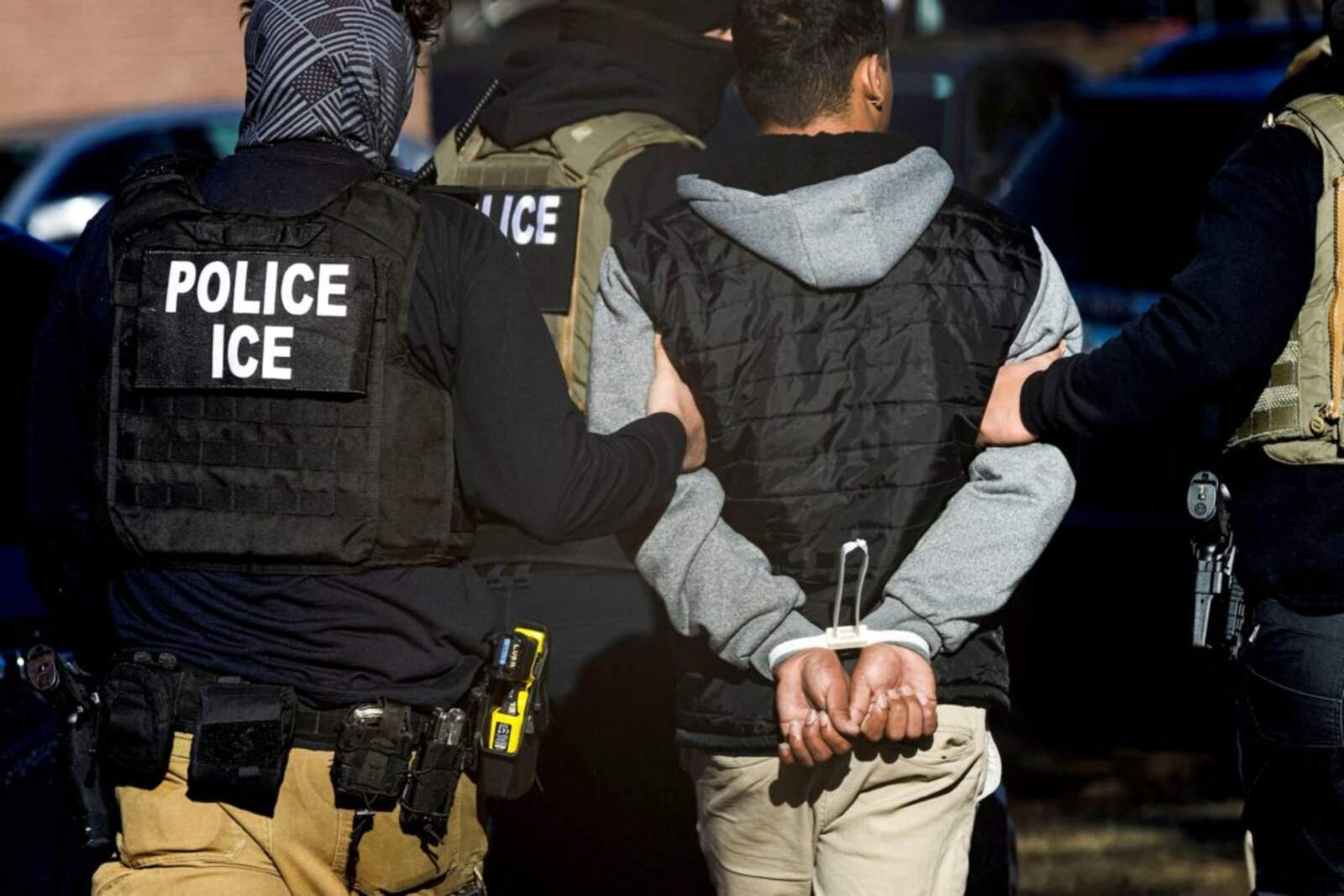 Inmigrante ilegal detenido.