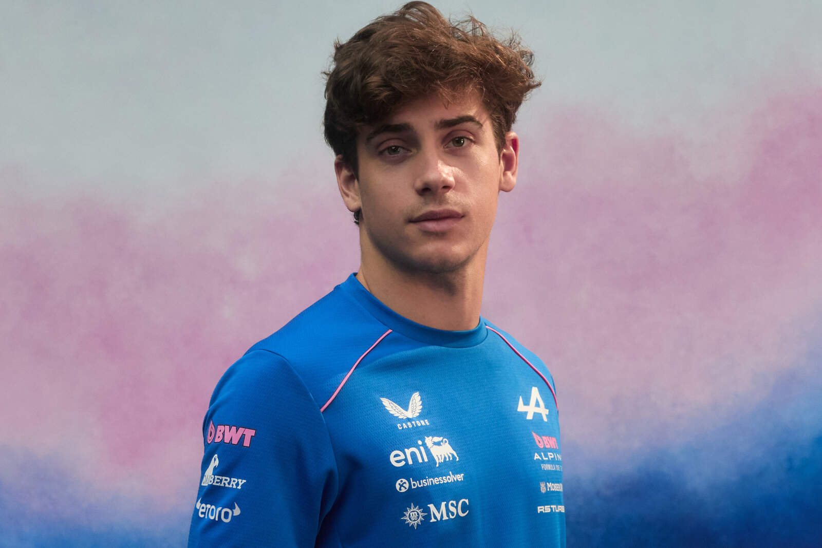 Alpine presentó la indumentaria oficial que usará Franco Colapinto en la temporada 2026