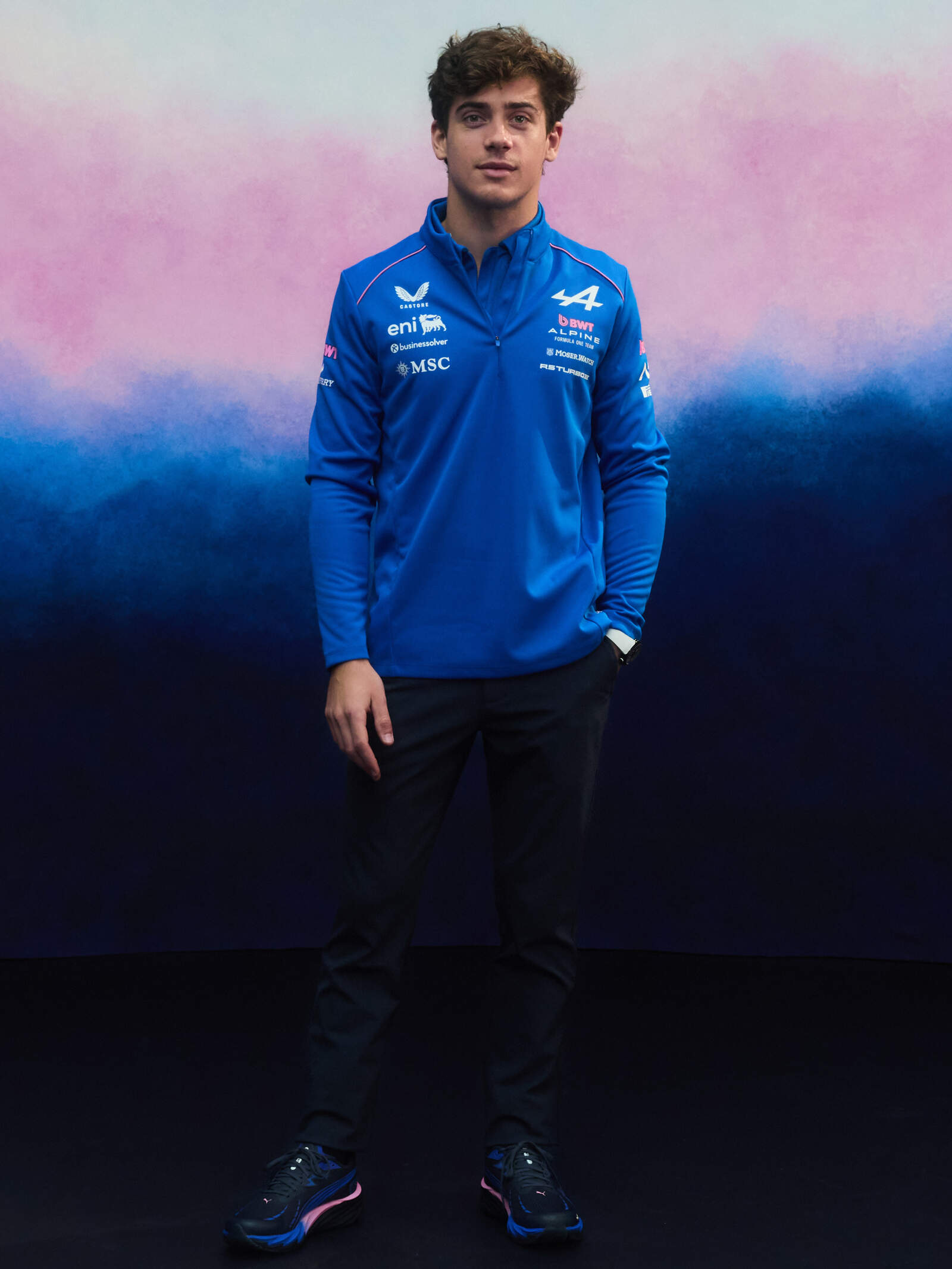 Colapinto con la nueva indumentaria