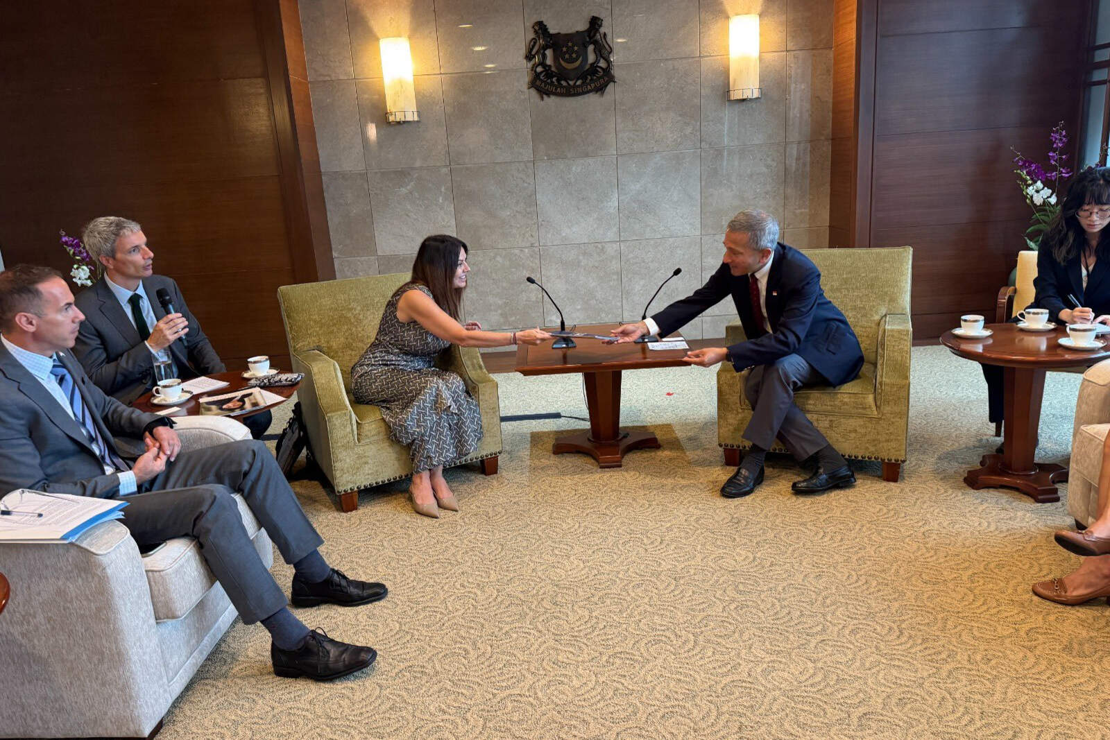 Sandra Pettovello y Vivian Balakrishnan