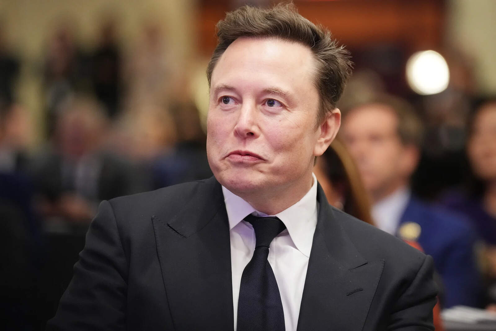 Varios activistas han solicitado a Elon Musk y otras figuras influyentes la activación de servicios digitales que puedan romper la censura del régimen de Jamenei