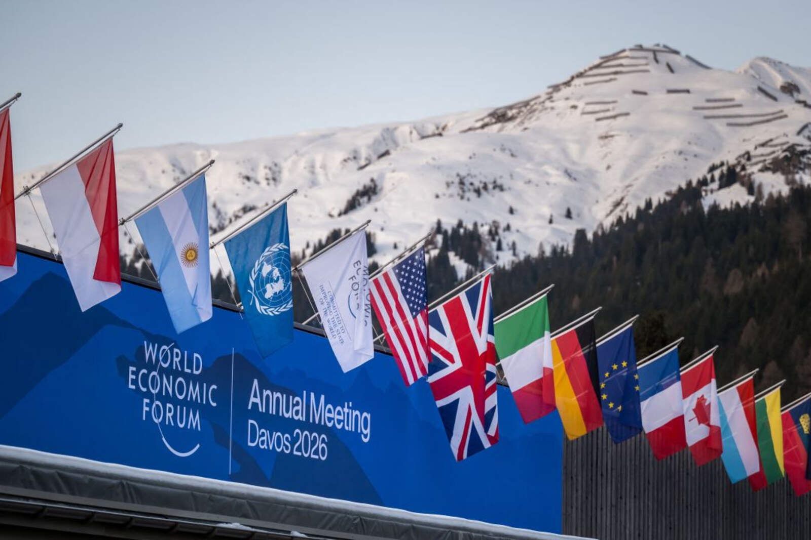Una vez los equipos de bomberos finalizaron con sus tareas, los asistentes pudieron reingresar a las premisas