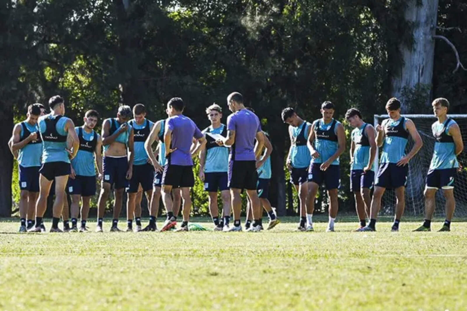 Racing busca volver al país lo antes posible