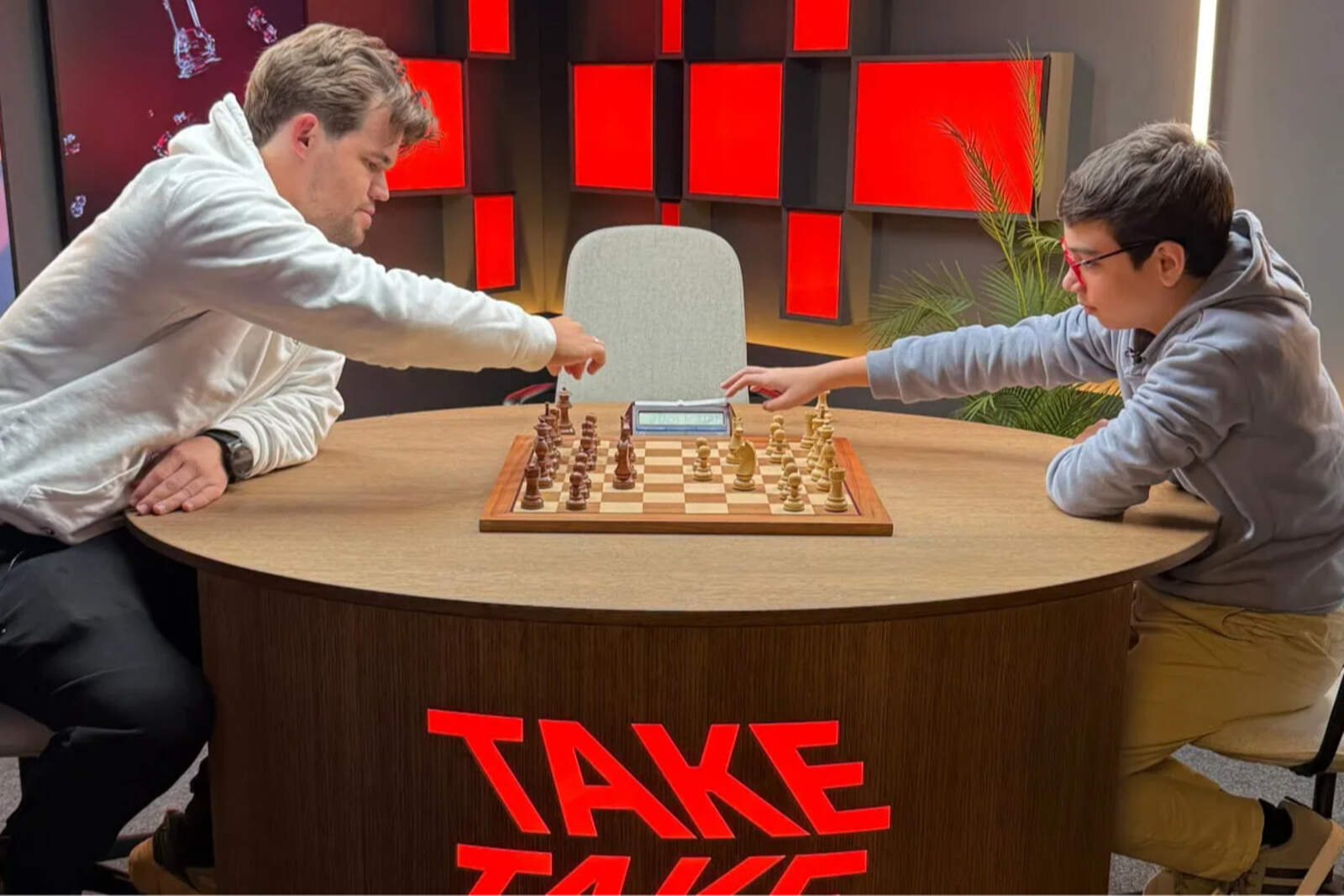 Magnus Carlsen praised Faustino Oro and stated that he is better than Messi:'He'll be lucky to be compared to you'