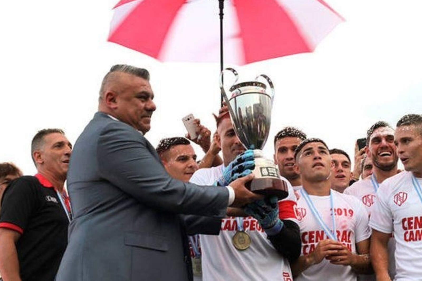 El Chiqui Tapia favoreció a varios clubes amigos, entre ellos Barracas Central