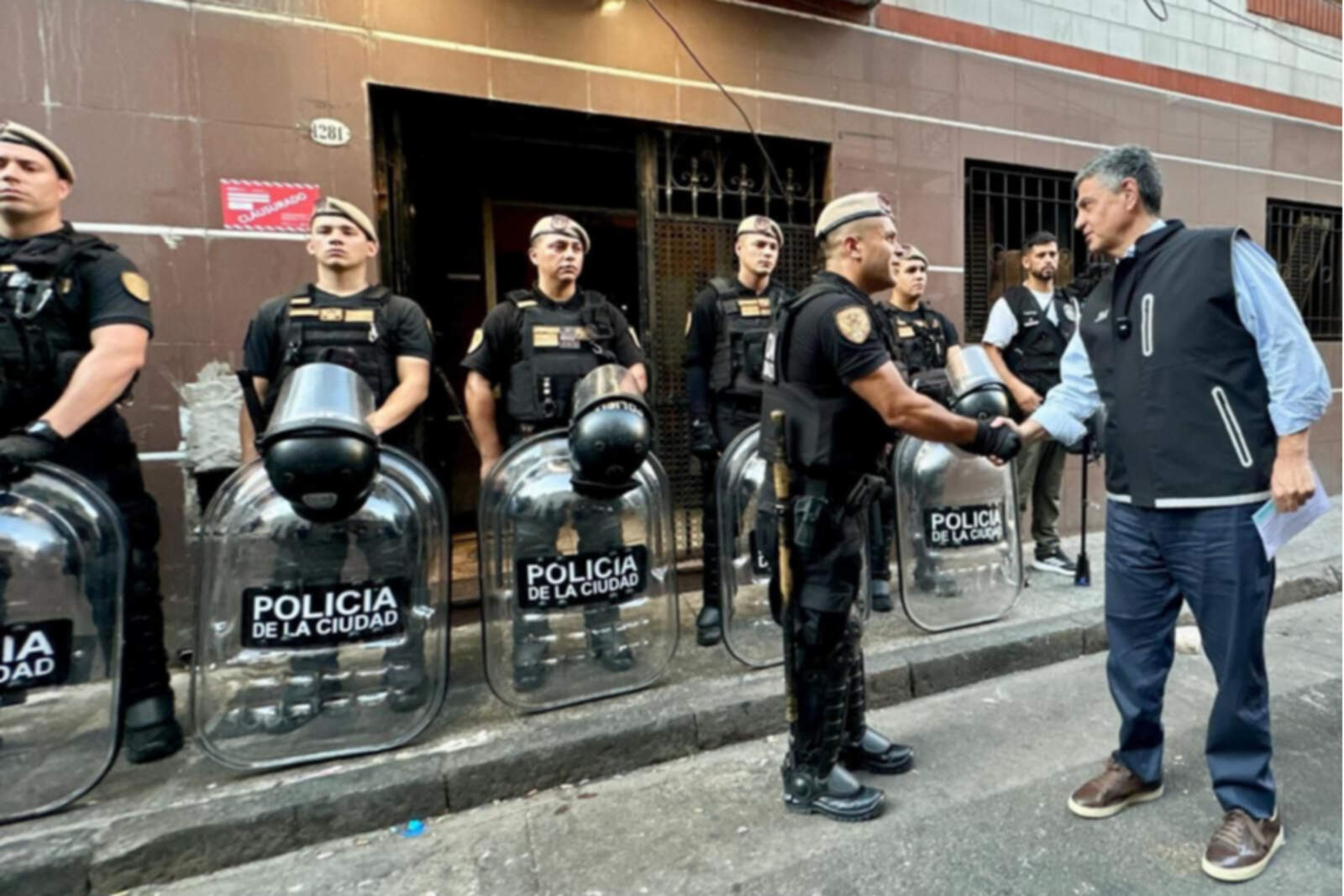 La Ciudad recuperó un hotel usurpado en Constitución y desarticuló una cueva de delincuentes