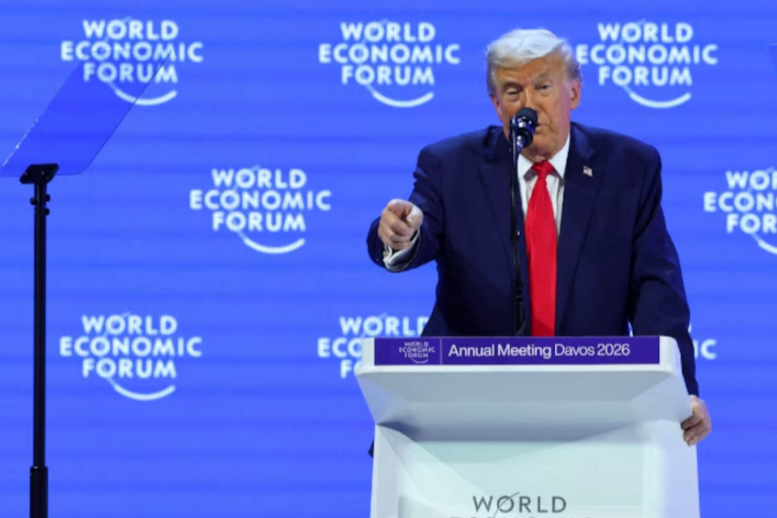 Trump descartó momentáneamente el uso de la fuerza por Groenlandia, pero exigió negociaciones inmediatas con Dinamarca