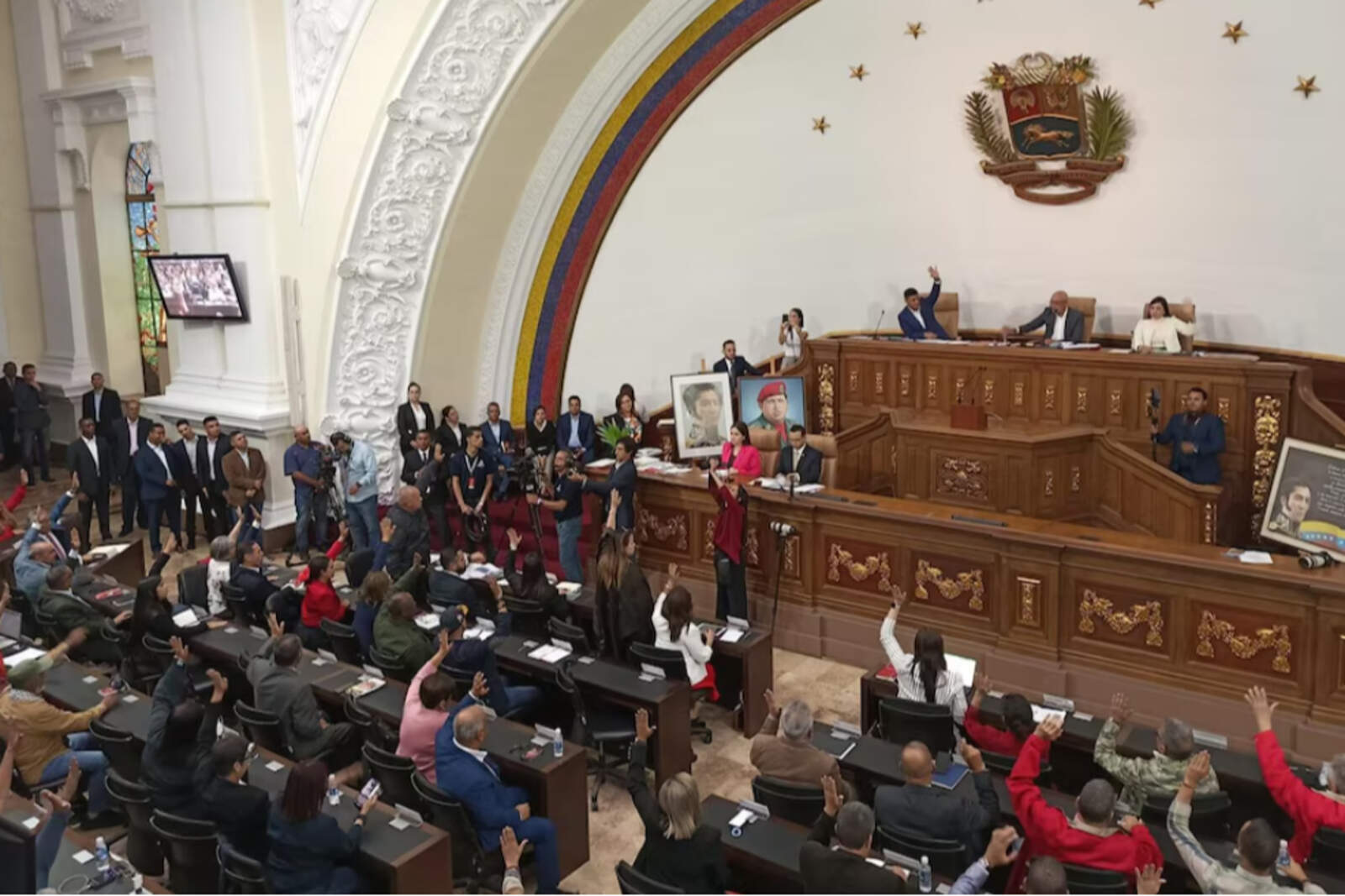 Venezuela avanza con una reforma petrolera que reduce el control estatal en el sector