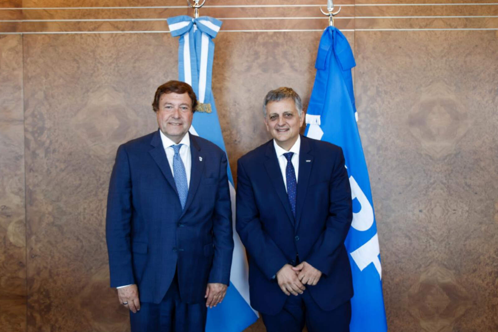 YPF y Río Negro acuerdan el marco regulatorio provincial para el desarrollo del proyecto Argentina LNG