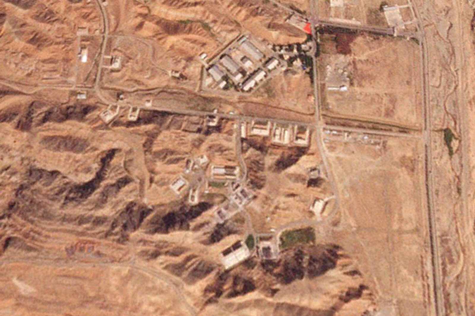 Irán confirmó fuertes explosiones en el complejo nuclear de Parchin