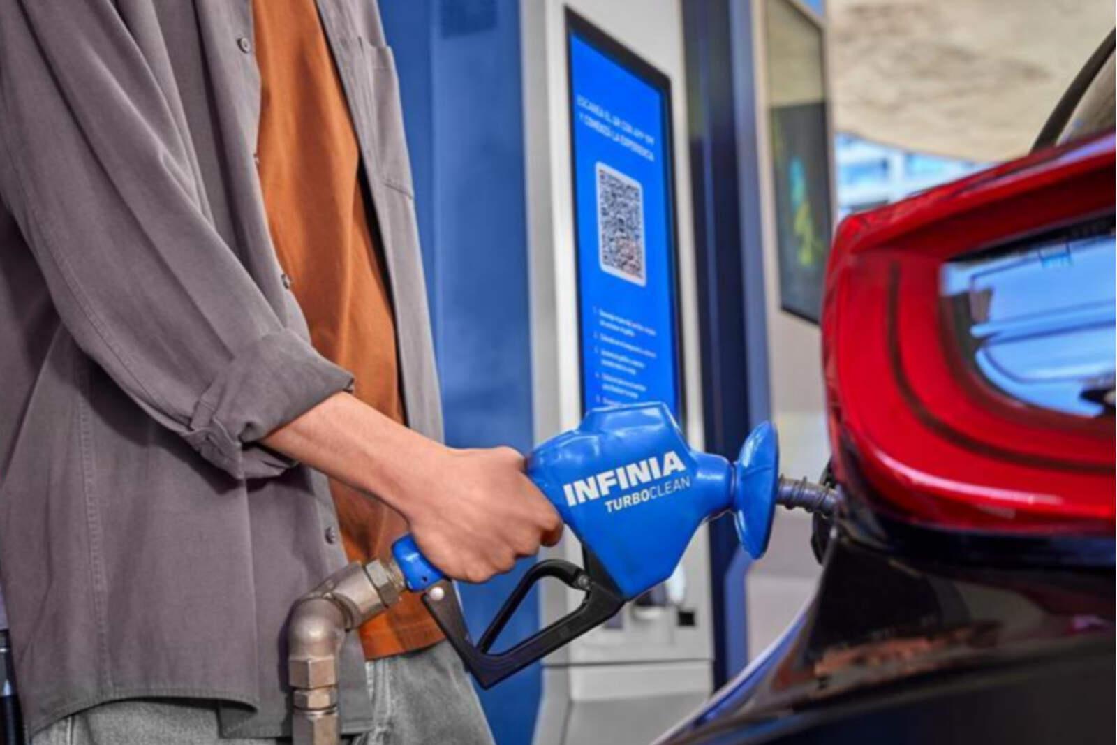 YPF alcanza las 100 estaciones con autodespacho y acelera la modernización de su red