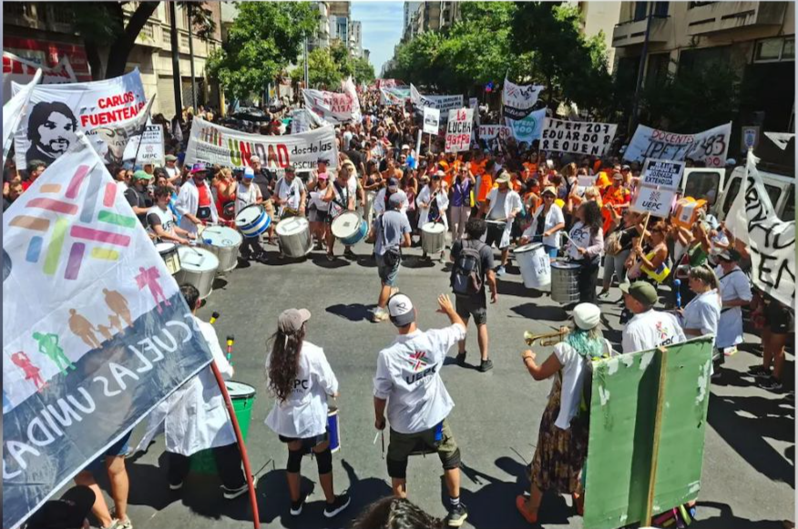 Las protestas se llevaron a cabo en el centro de Córdoba capital, cortando las principales arterias de la ciudad.
