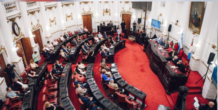 Passerini se mostró junto a la vicegobernadora Myrian Prunotto en la inauguración de un foro que sesionará el 11 de marzo en la Legislatura Histórica.