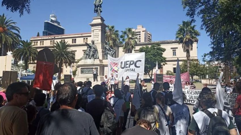 En el ámbito provincial, la UEPC ratificó un paro de 48 horas para los días miércoles 18 y jueves 19 de marzo.