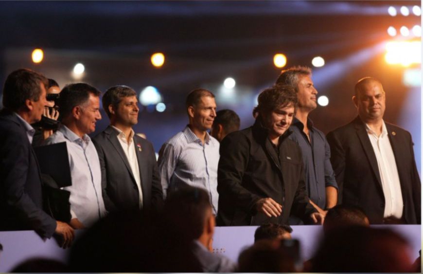 Federico Zarate y Gabriel Bornoroni recibieron al Presidente Milei en su visita al Festival Nacional de Doma y Folklore en Jesús María a principios de año.