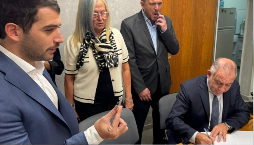 El sistema de transporte de Córdoba atraviesa una crisis terminal producto de años de improvisación municipal y gasto público ineficiente. 