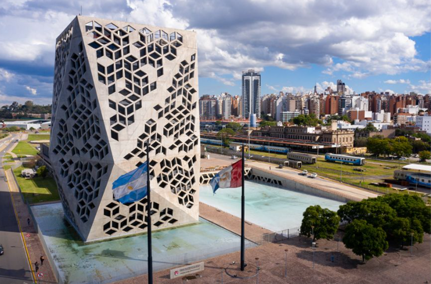 La austeridad en el gasto público aparece como la única vía para evitar un escenario de asfixia financiera total por el peso de los intereses.