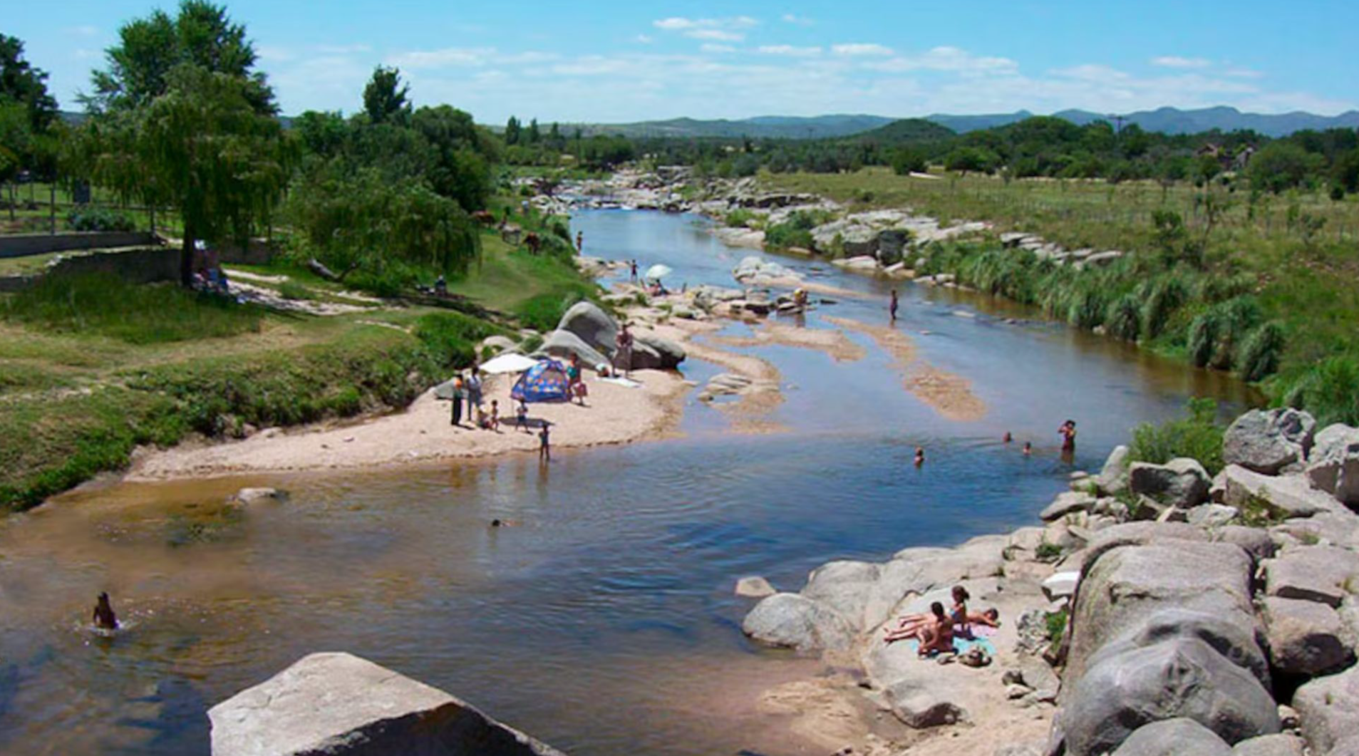 Los turistas eligen experiencias activas en entornos naturales como Mina Clavero, La Cumbrecita y los Túneles de Taninga. 