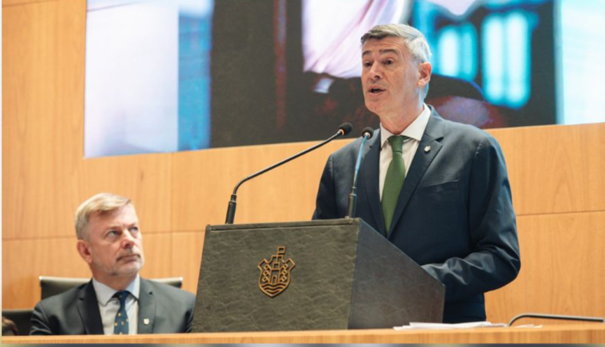 Esta maniobra financiera, oficializada mediante un decreto de Daniel Passerini, busca desesperadamente fondos para cubrir un vencimiento de US$ 25 millones que opera el 29 de marzo.