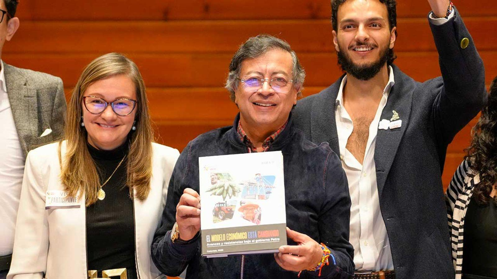 El presidente colombiano Gustavo Petro anunciando la salida del pais del mecanismo internacional de arbitraje en materia de inversiones