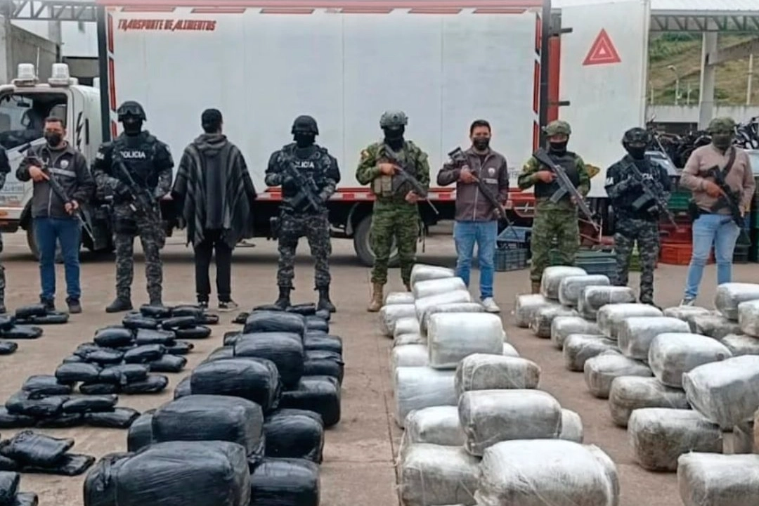 Ecuadorian Army seizes 530 kilos of marijuana in border operation in Carchi