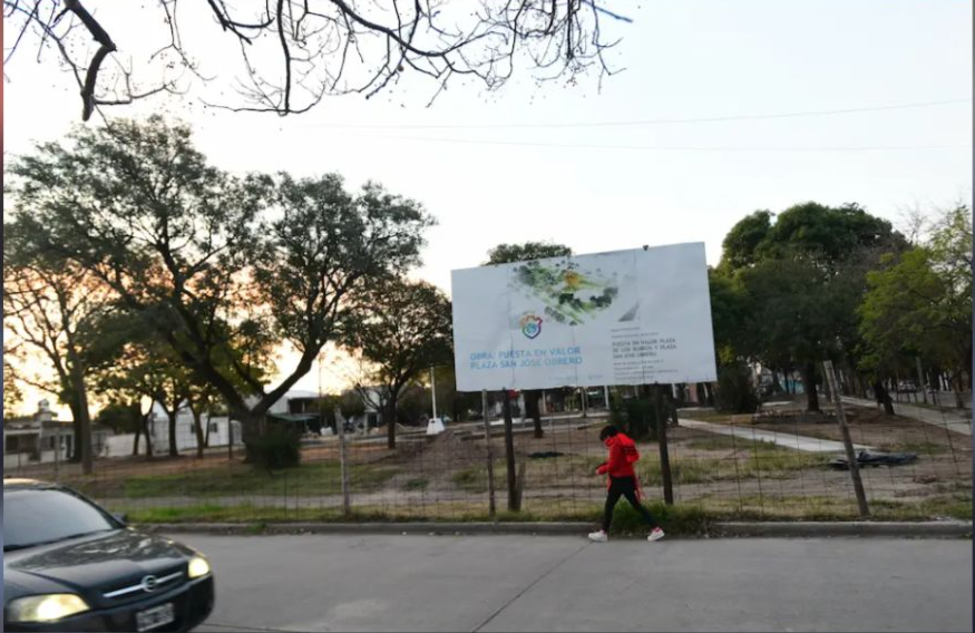 Obras abandonadas en la Plaza San José Obrero de Barrio Ampliación Empalme