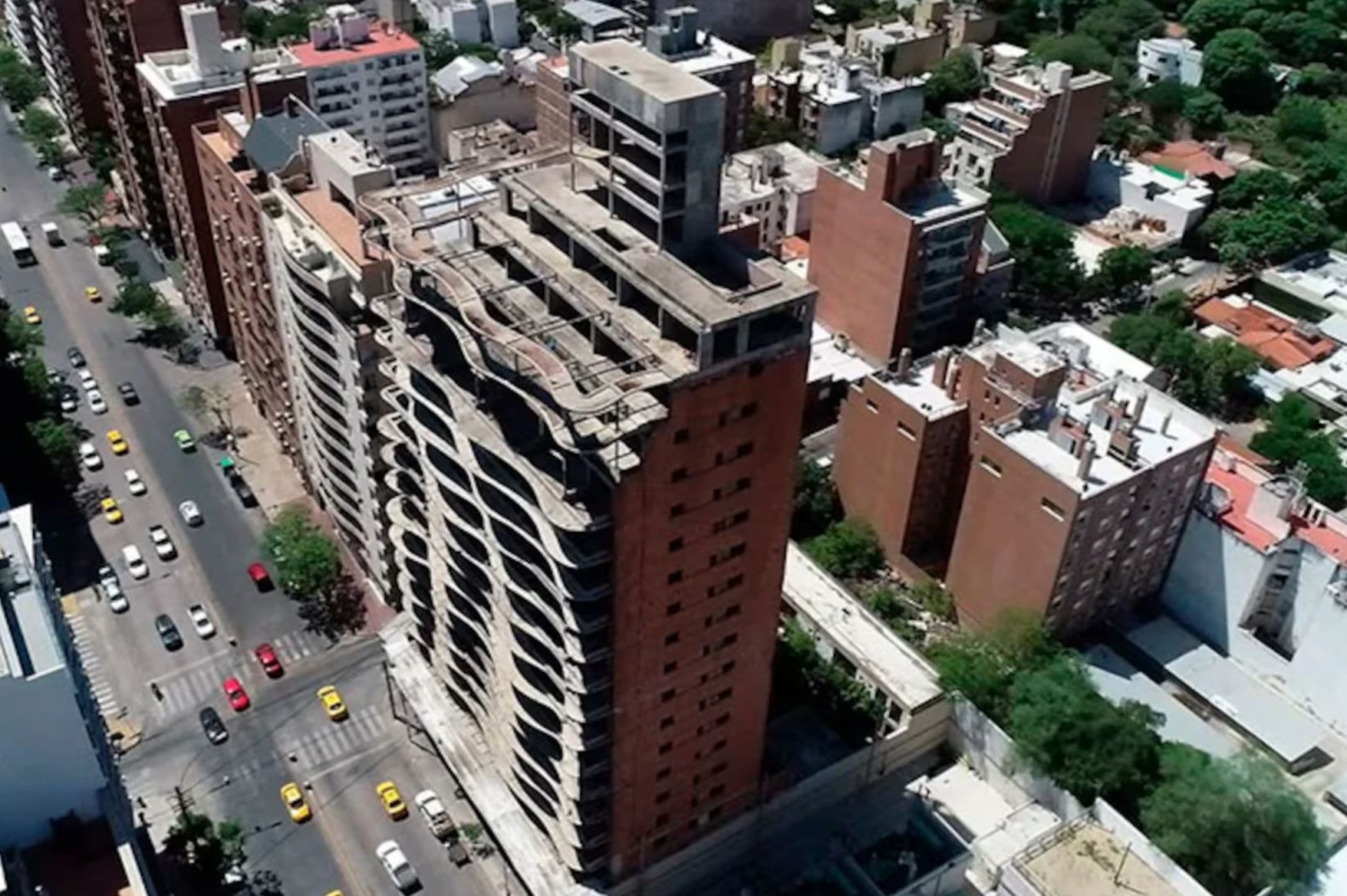 Fin de la impunidad en "La Mole": Construyen un muro para frenar la ocupación ilegal