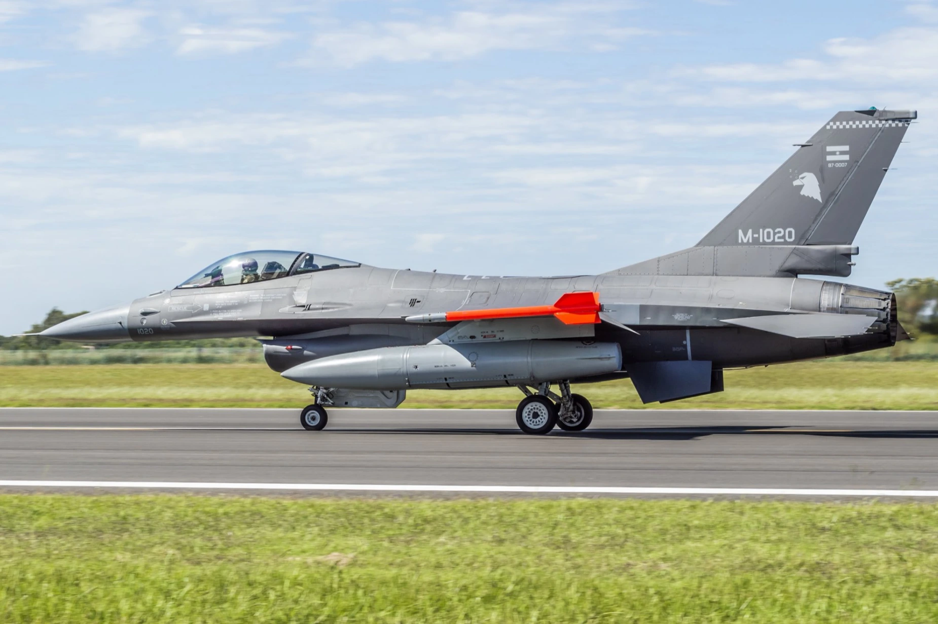 Argentina recupera su cielo: comenzaron los entrenamientos para los pilotos de los F-16 en Las Higueras