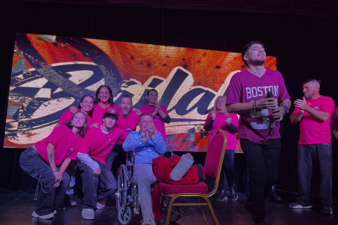 Mario Sáenz at his campaign launch together with his staff