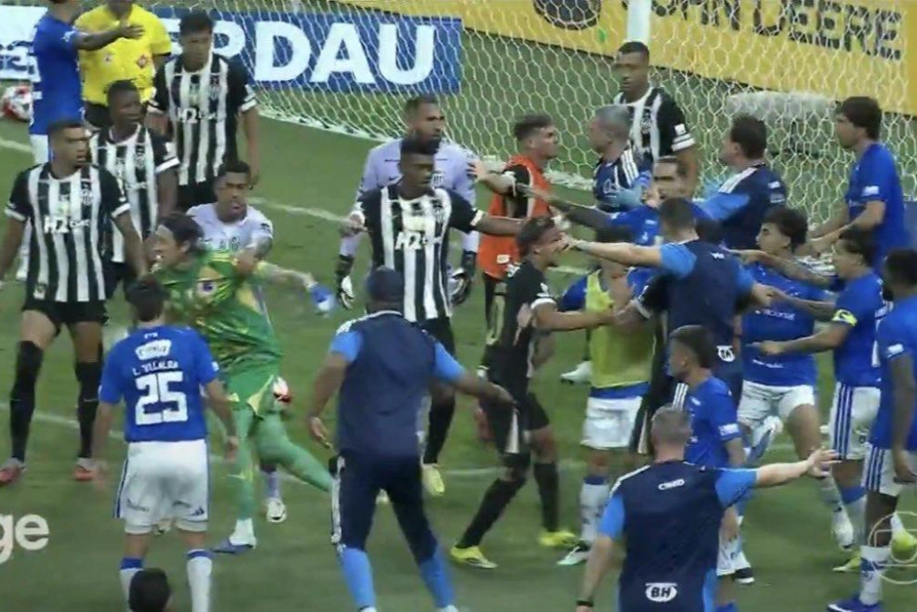 Chaos and red record in Brazil: 23 expelled after a pitched battle in the classic between Cruzeiro and Atlético Mineiro