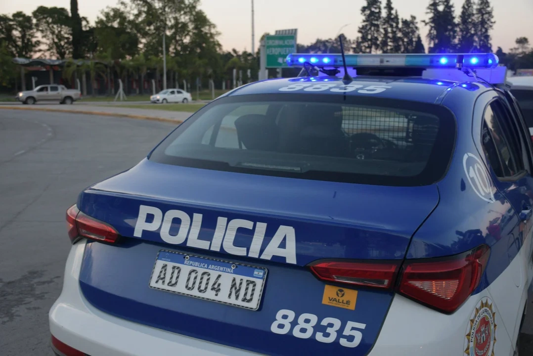 Córdoba: detienen a una pareja que iba armada e intentó evadir un control