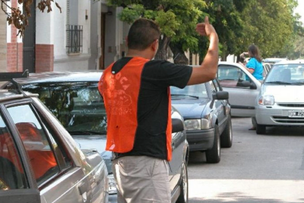 Córdoba Capital: impulsan un proyecto para erradicar definitivamente a los cuidacoches ilegales